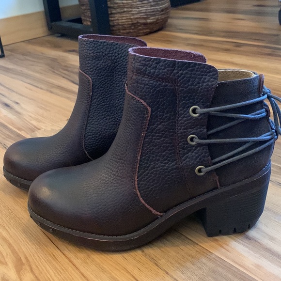 NIB CAT Womens fashion boots Style T1256 - Picture 2 of 6